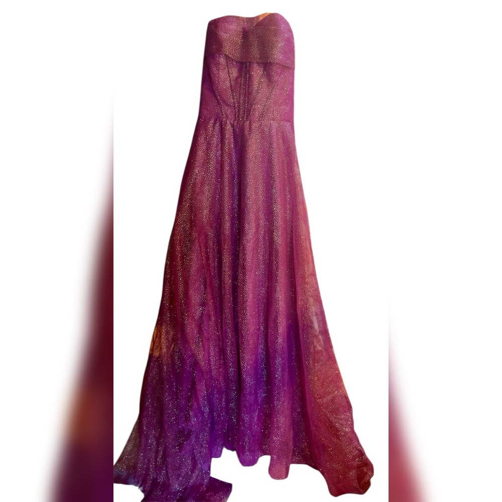 Beautiful Purple and Silver accent Prom Dress! Size Medium! NEW